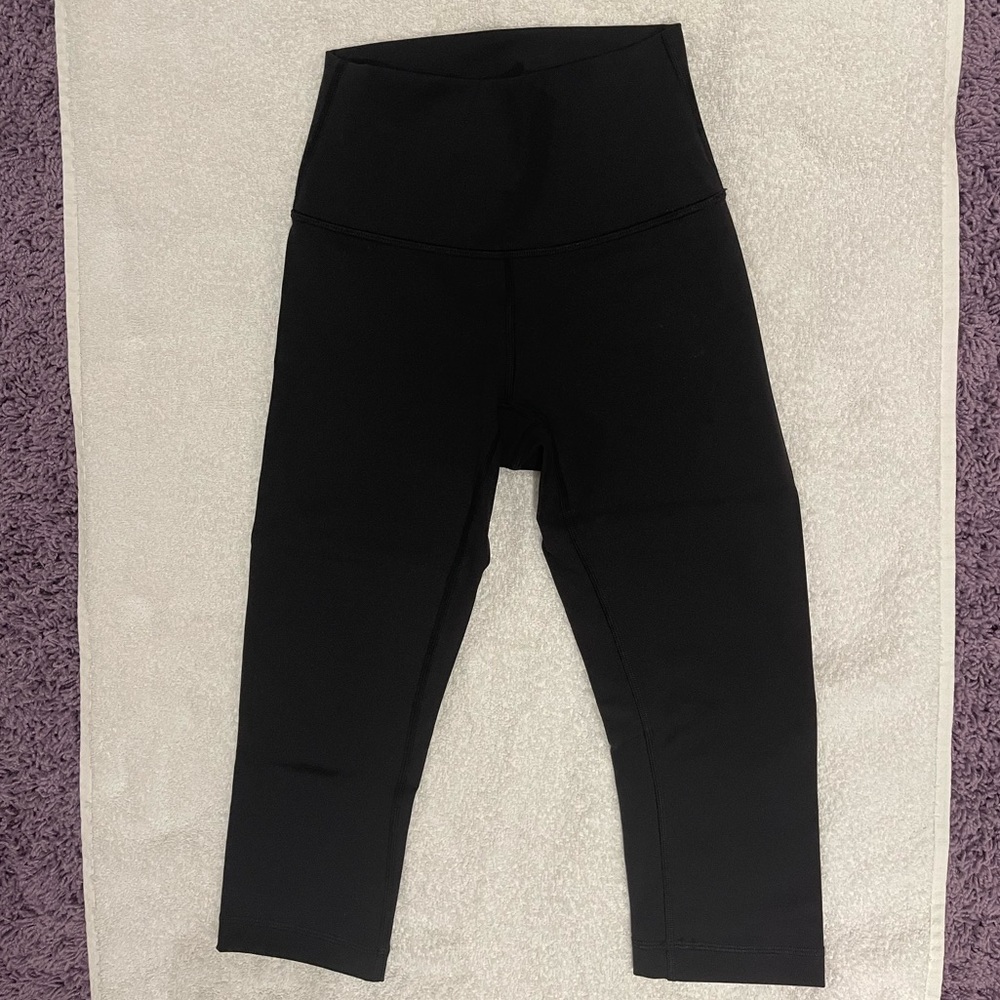 Black Wunder Under Cropped Lululemon leggings